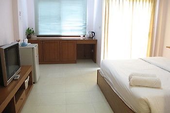 Somjai House Hotel Si Racha Exterior photo