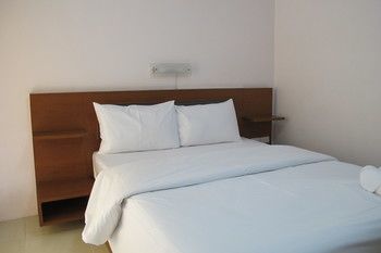 Somjai House Hotel Si Racha Exterior photo